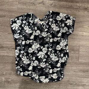 Black and white womens floral short sleeve top